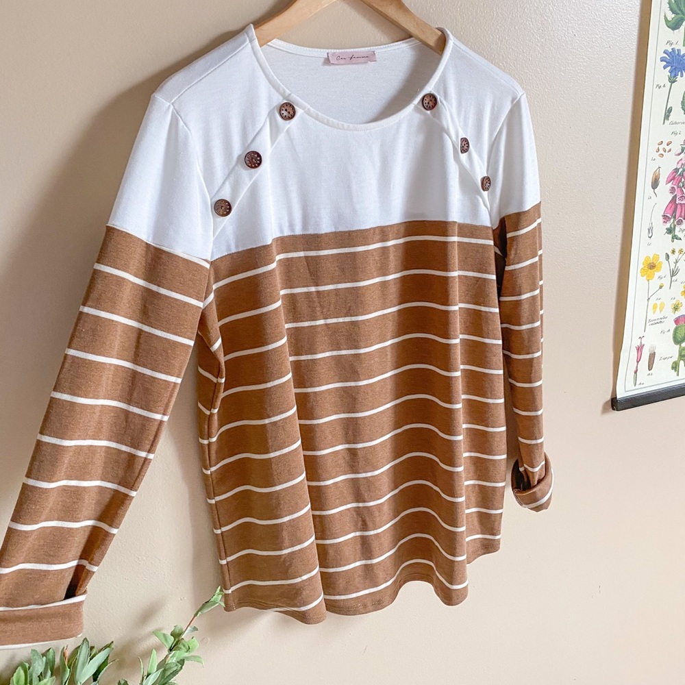 Maple Button Detail Top - Picture 4 of 5